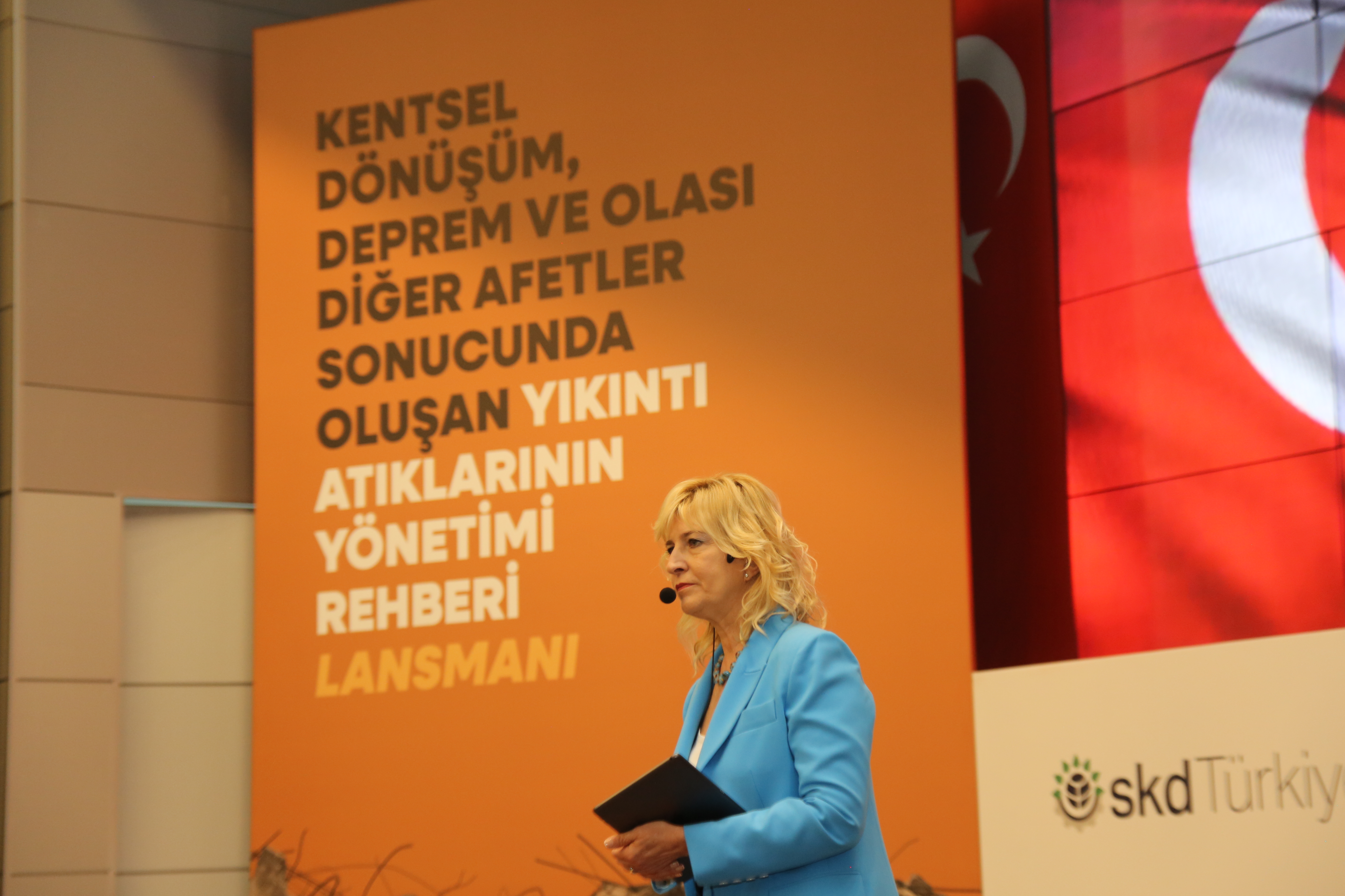 Yıkıntı Atıklarının Yönetimi Rehberi İçin Lansman Yapıldı}