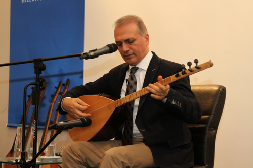 MBB'de Erol Parlak Türkülerle Konuştu