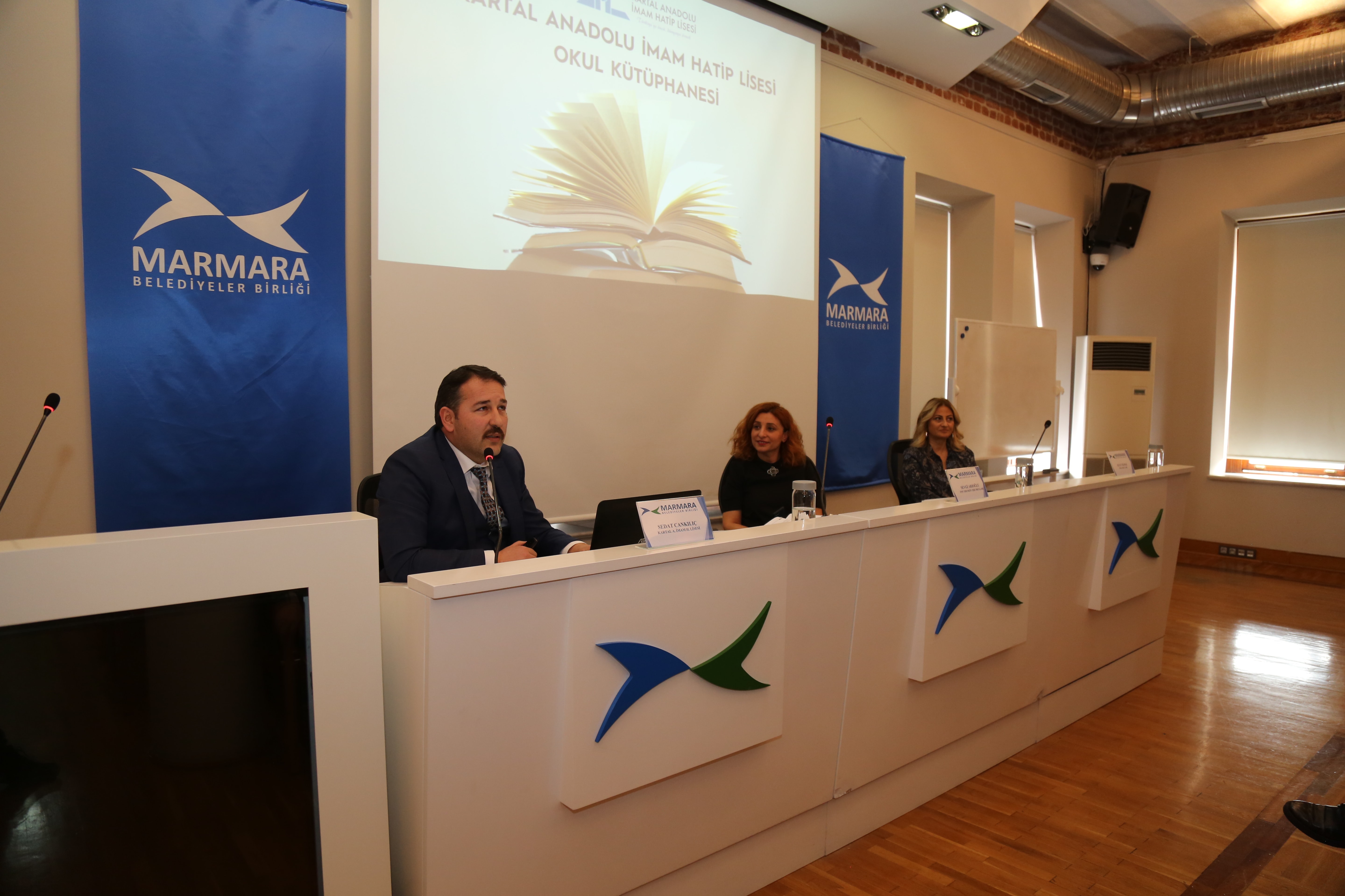 Okul Kütüphaneleri Bu Seminerde Konuşuldu}