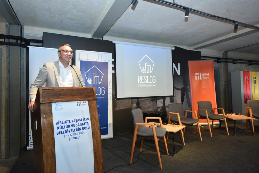The Role of Municipalities in Culture and Arts for Cohabitation Addressed}
